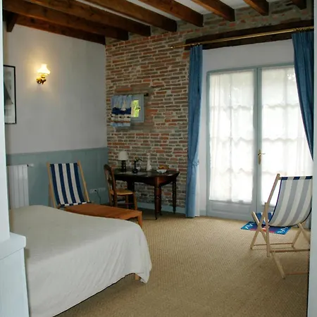 D'hotes Les Douves