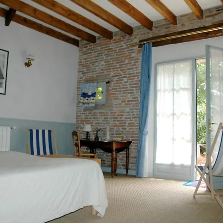 D'hotes Les Douves Bed & Breakfast