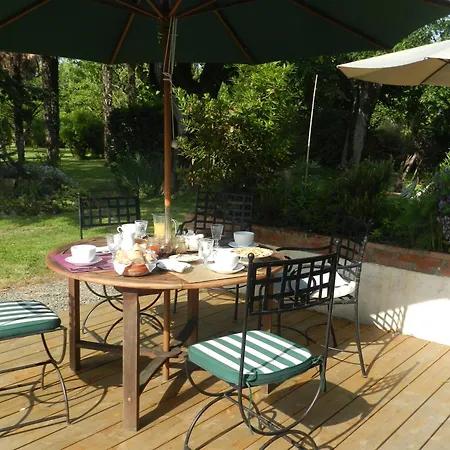 D'hotes Les Douves Bed & Breakfast