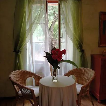 D'hotes Les Douves Bed & Breakfast 3*