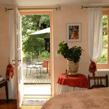 D'hotes Les Douves Bed & Breakfast