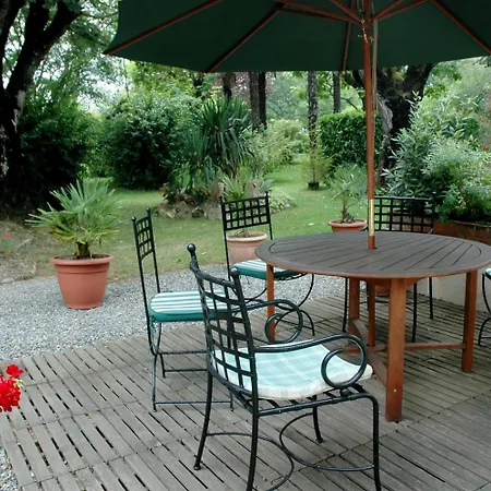 D'hotes Les Douves Bed & Breakfast